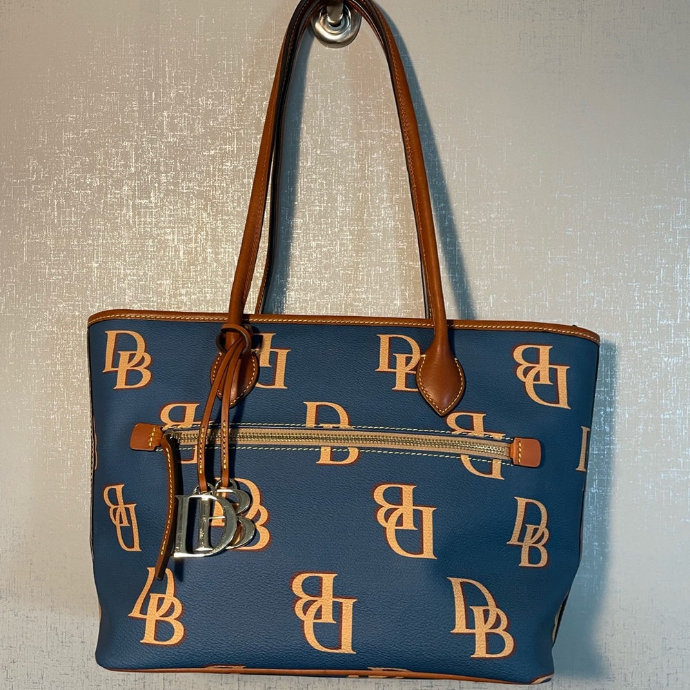 Never used Dooney & Bourke shoulder bag/ tote